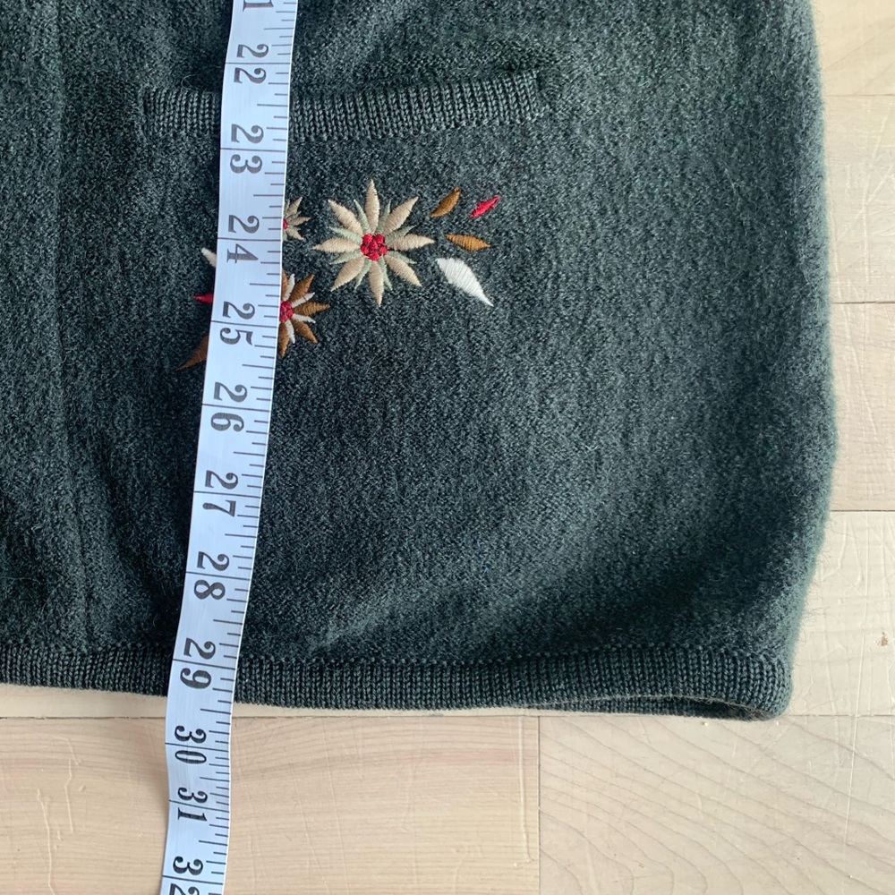 VINTAGE - Floral Embroidered Wool Blend Cardigan | Nordic Style - Picture 8 of 9